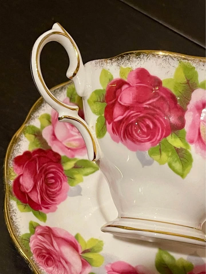 Vintage Royal Albert Old English Rose Teacup and Saucer Set - photo 3