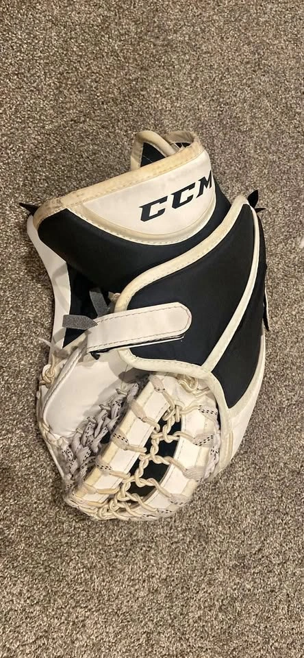 CCM Extreme Flex E3.5 Junior Goalie Catcher