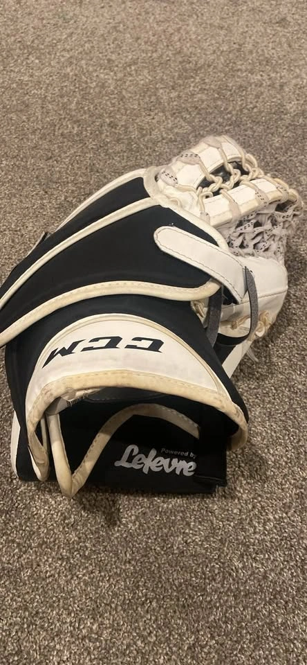 CCM Extreme Flex E3.5 Junior Goalie Catcher - photo 3