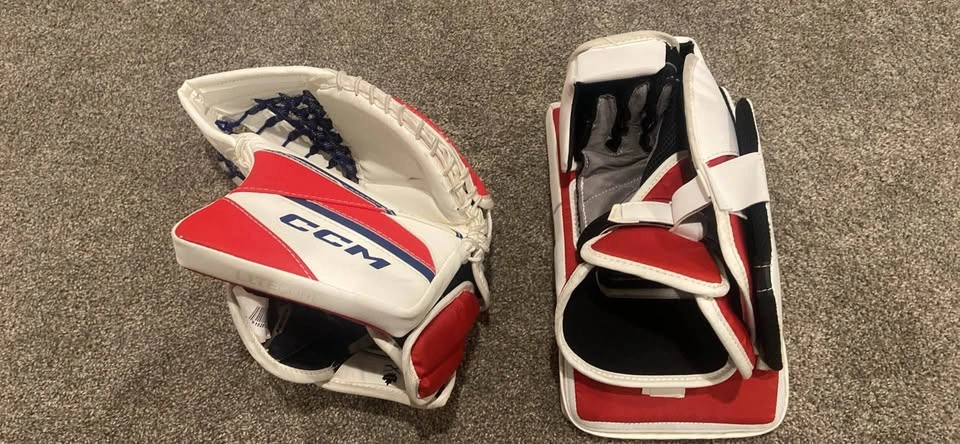CCM Axis 2.5 Goalie Catcher and Blocker Set - photo 2