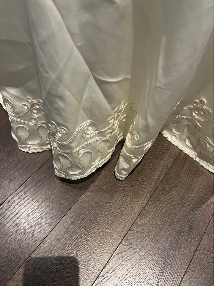Embroidered Lace and Satin Round Tablecloth Set - photo 4