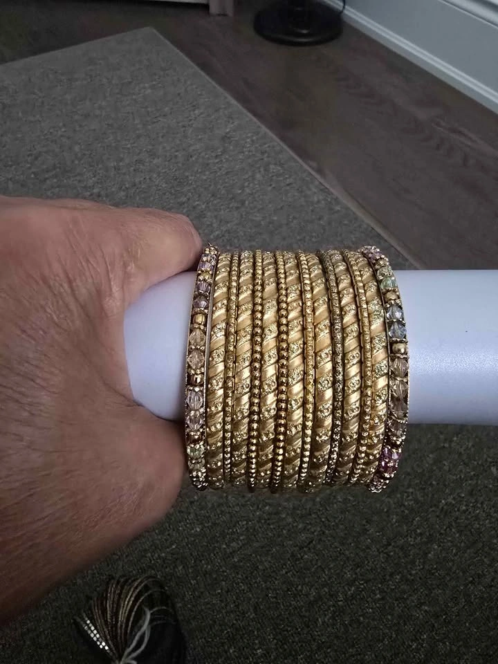 Whole bangles set $10 ea. Various colors - photo 2