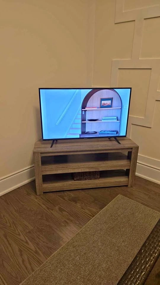 42x20x15.25 inches TV stand - perfect condition