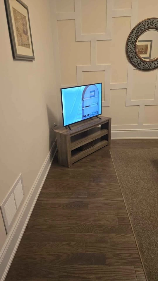 42x20x15.25 inches TV stand - perfect condition - photo 4