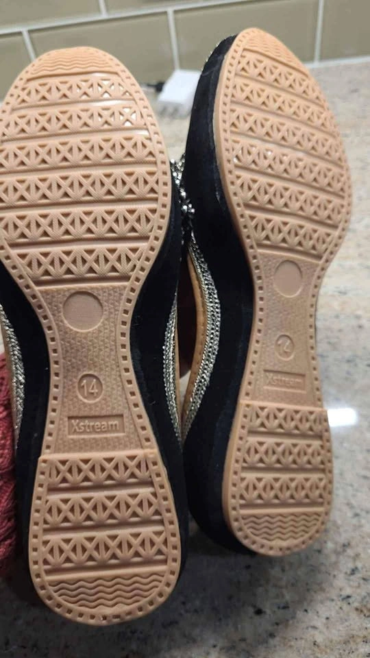 Size 8.5-9 Punjabi Jutti, Black with Beads - photo 3