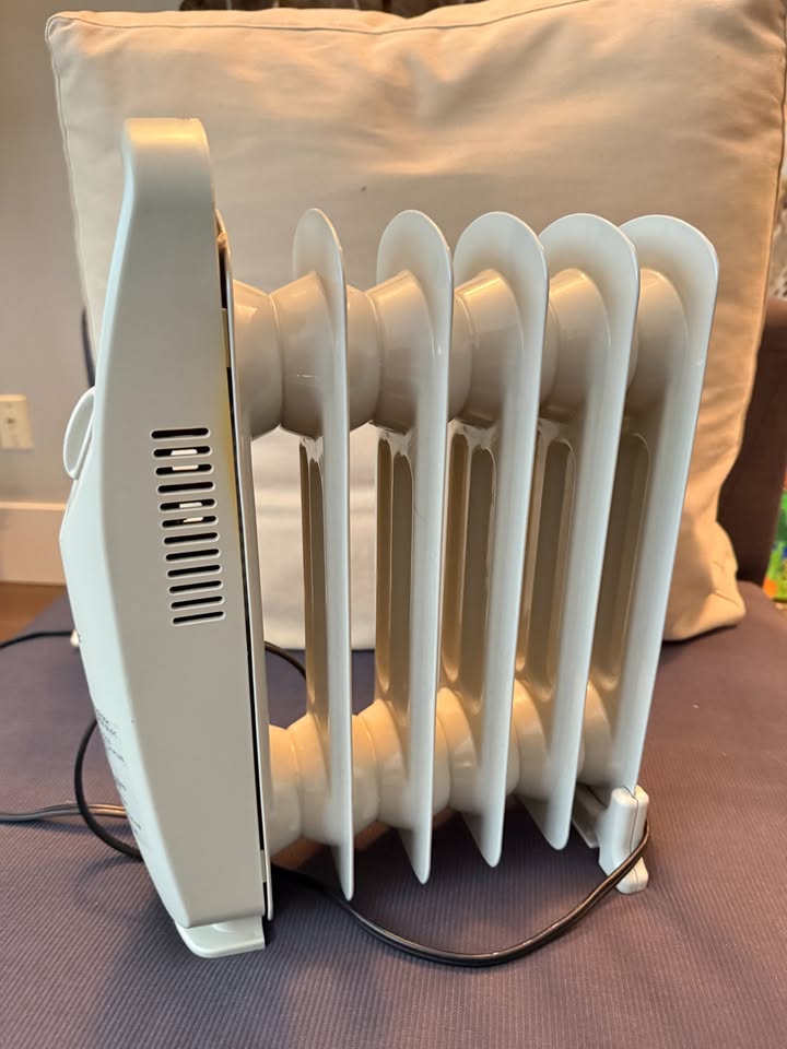 Airworks Mini Oil Heater 400W - photo 2