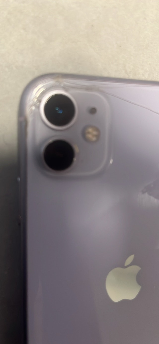 iPhone 11 FOR PARTS ONLY - Locked & Cracked - photo 2