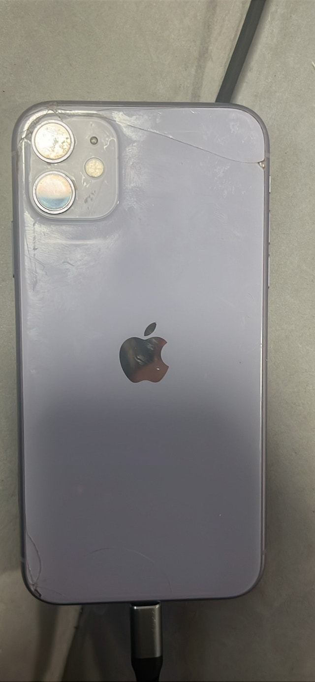 iPhone 11 FOR PARTS ONLY - Locked & Cracked - photo 3