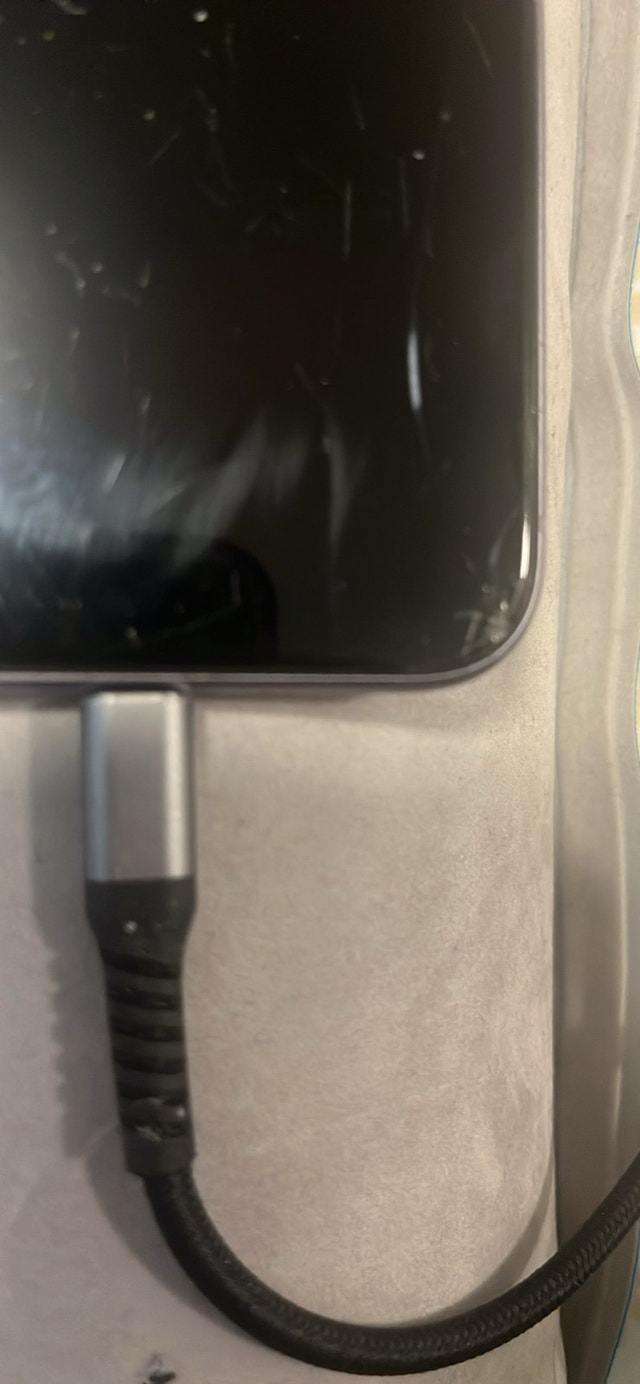 iPhone 11 FOR PARTS ONLY - Locked & Cracked - photo 4