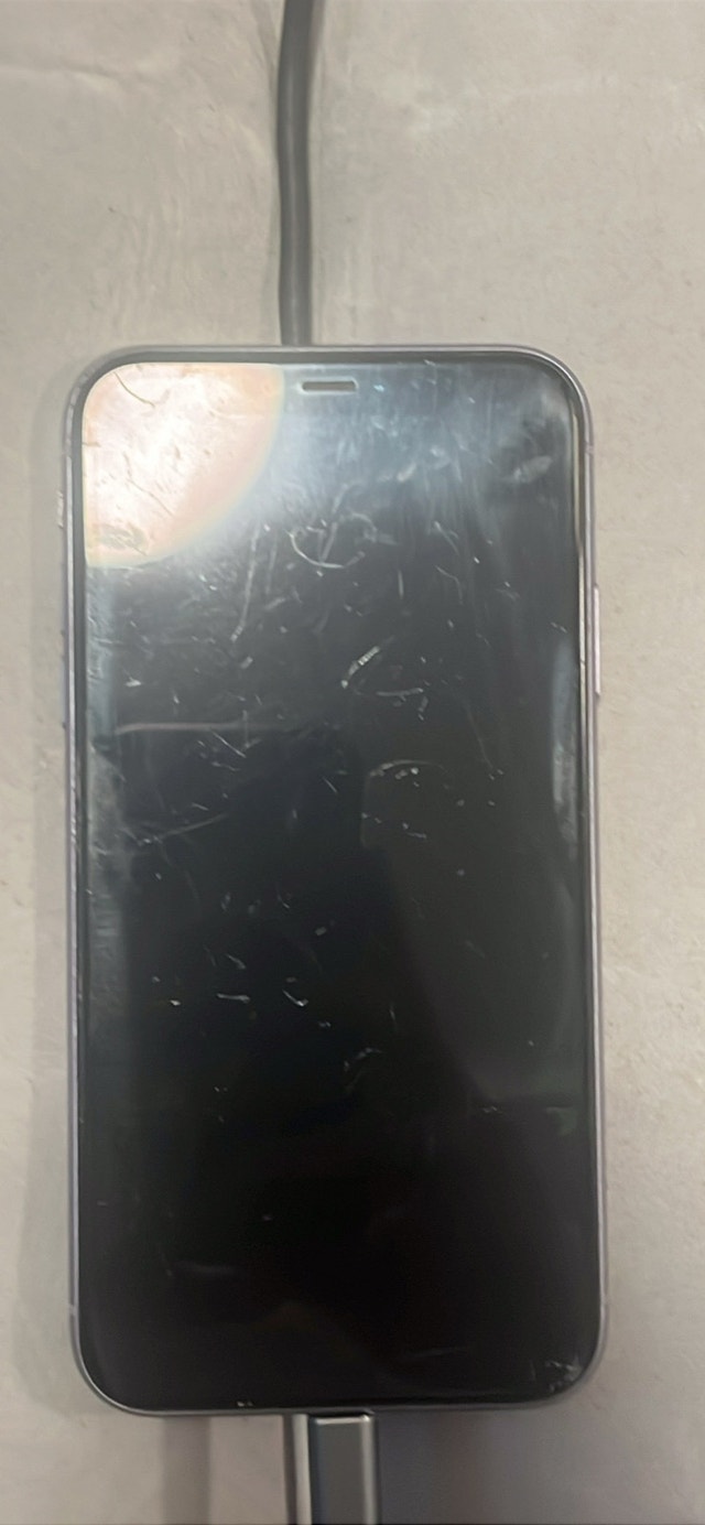 iPhone 11 FOR PARTS ONLY - Locked & Cracked - photo 5