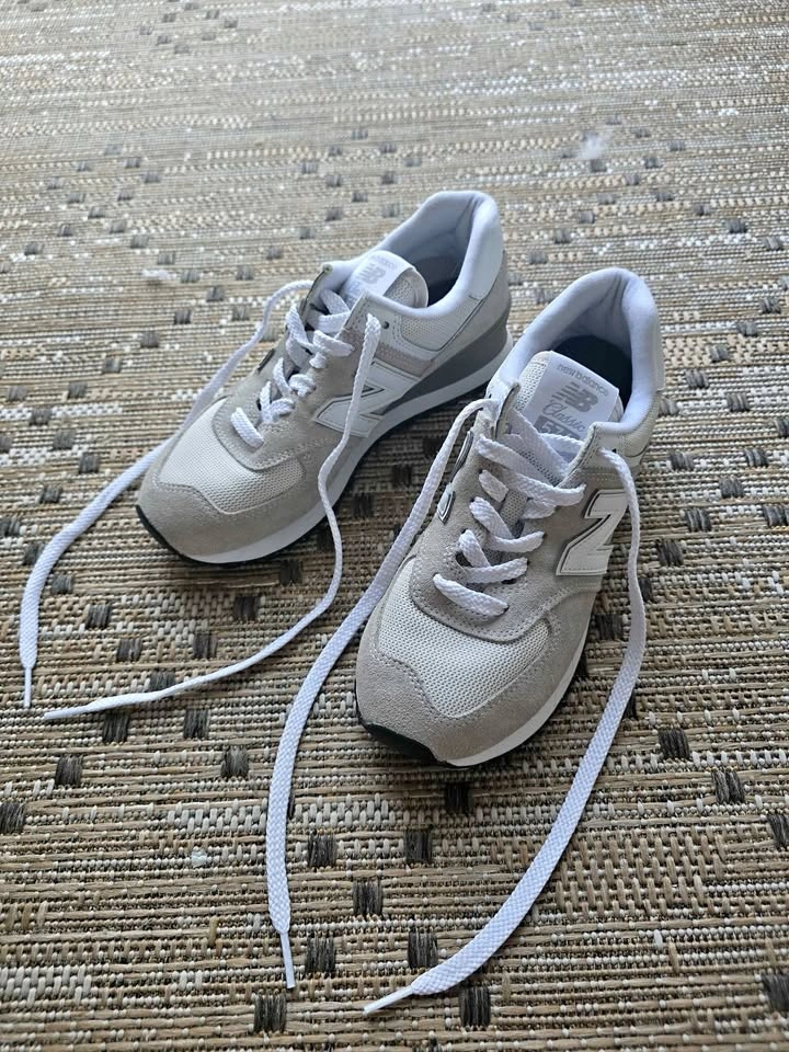 Womens sz 6 - New Balance running shoes