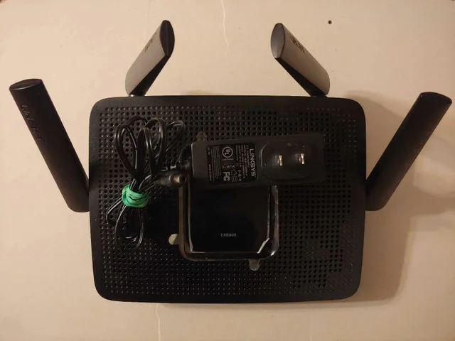 Linksys EA8300 WiFi Router thumbnail