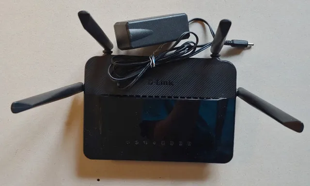 D-Link Wireless AC1200 Dual Band Gigabit Wifi Router thumbnail