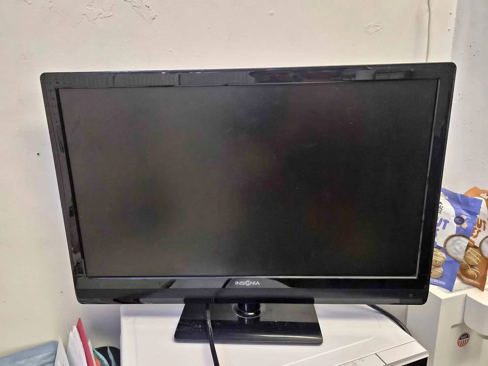 Insignia LED TV 24"