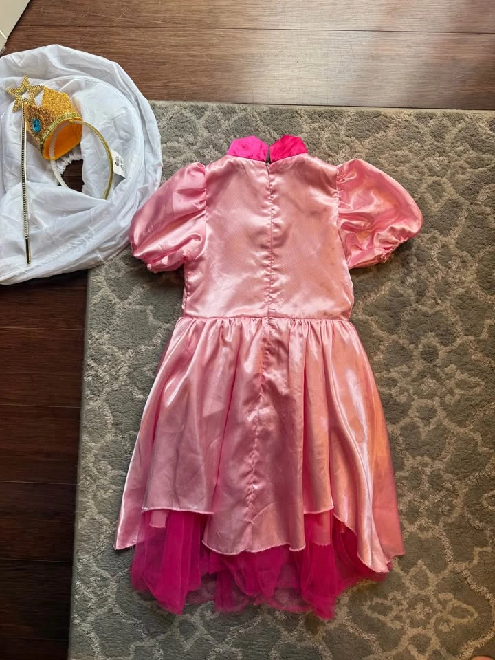 Princess Peach Halloween Costume - photo 2