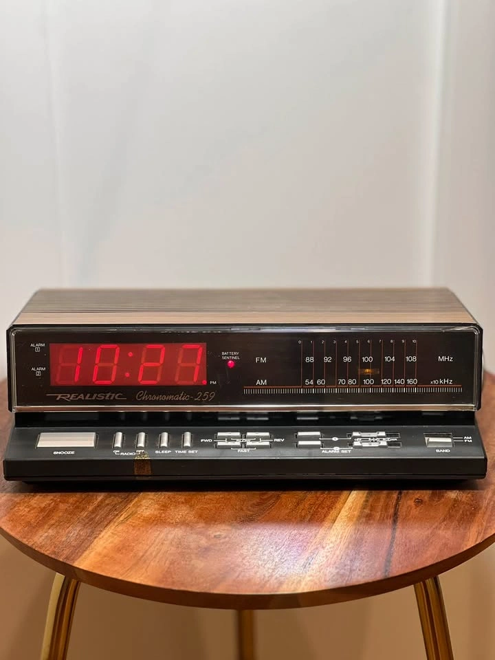 Vintage Realistic Chronomatic-259 AM/FM Alarm Clock Radio