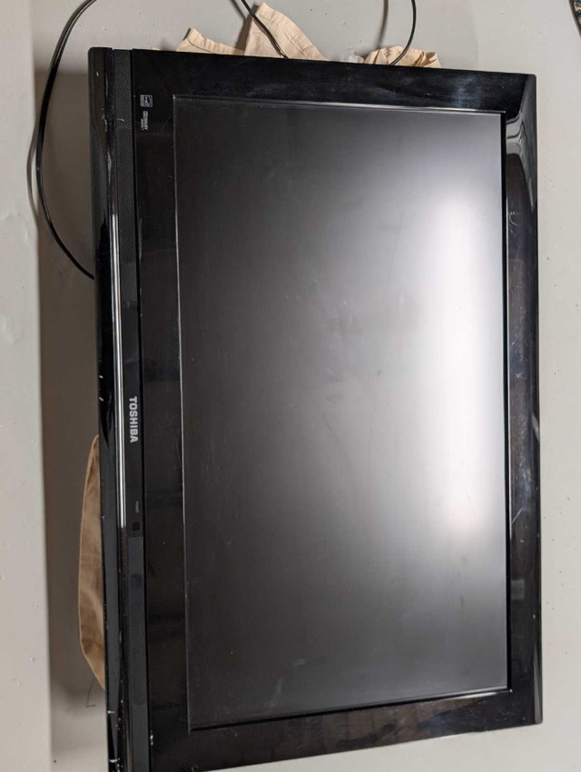 Toshiba 32-inch TV