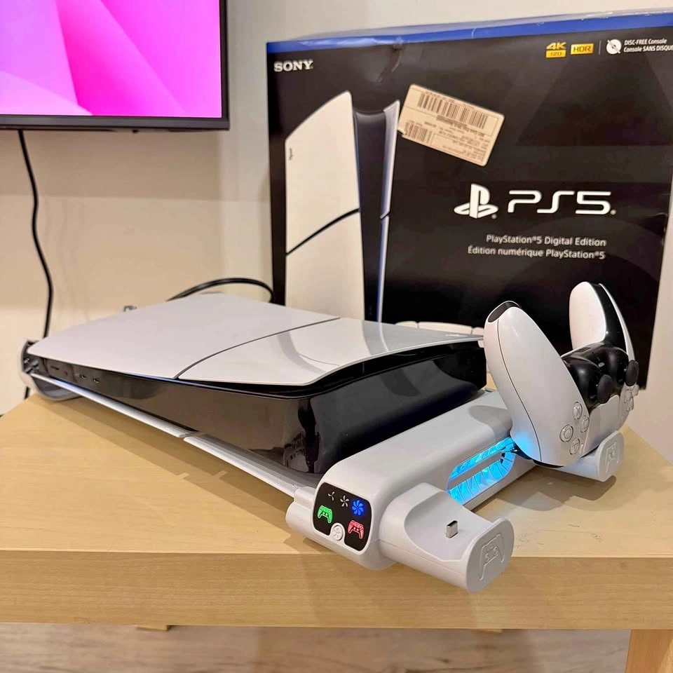 Ps5 Slim Digital (1TB) + Controller + Cooling/Charging Dock