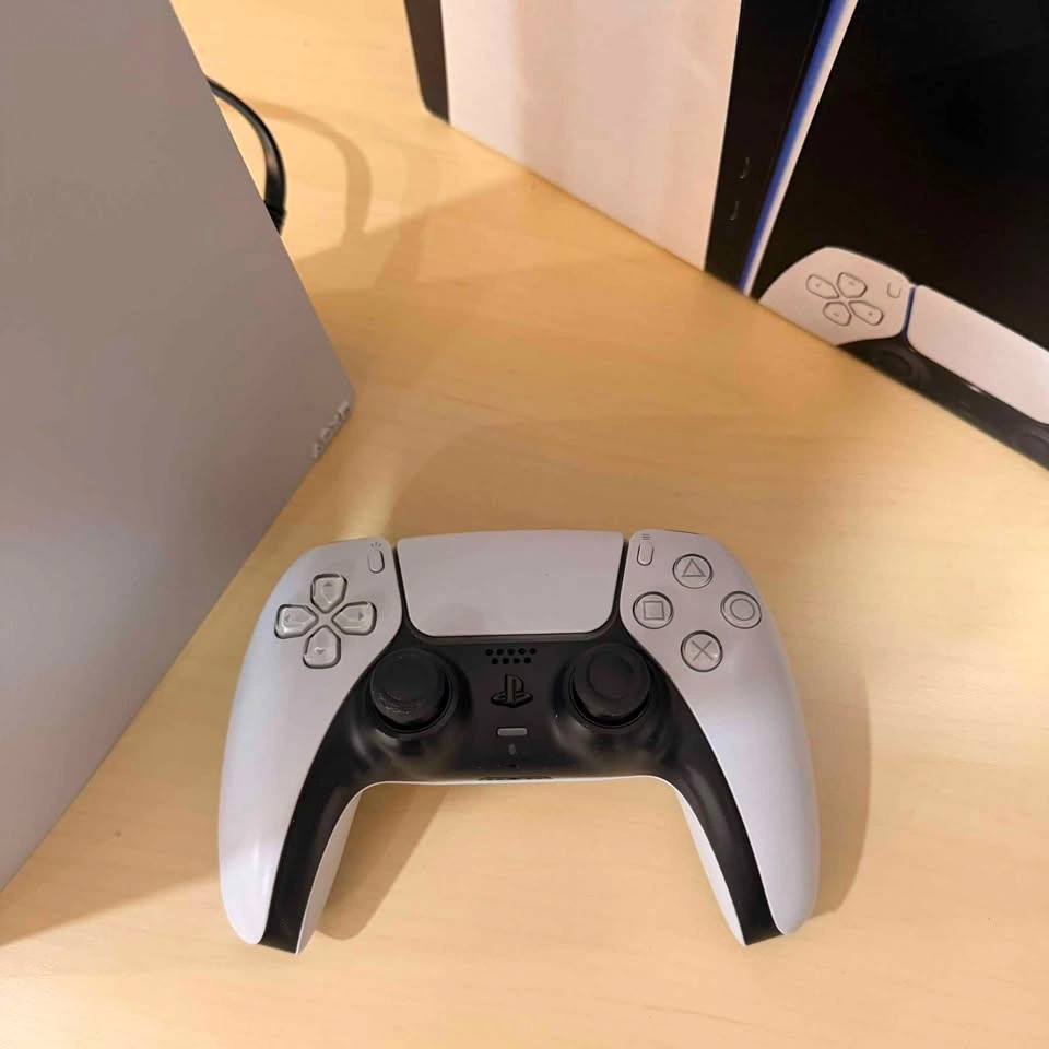 Ps5 Slim Digital (1TB) + Controller + Cooling/Charging Dock - photo 4