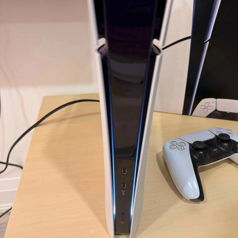 Ps5 Slim Digital (1TB) + Controller + Cooling/Charging Dock - photo 5