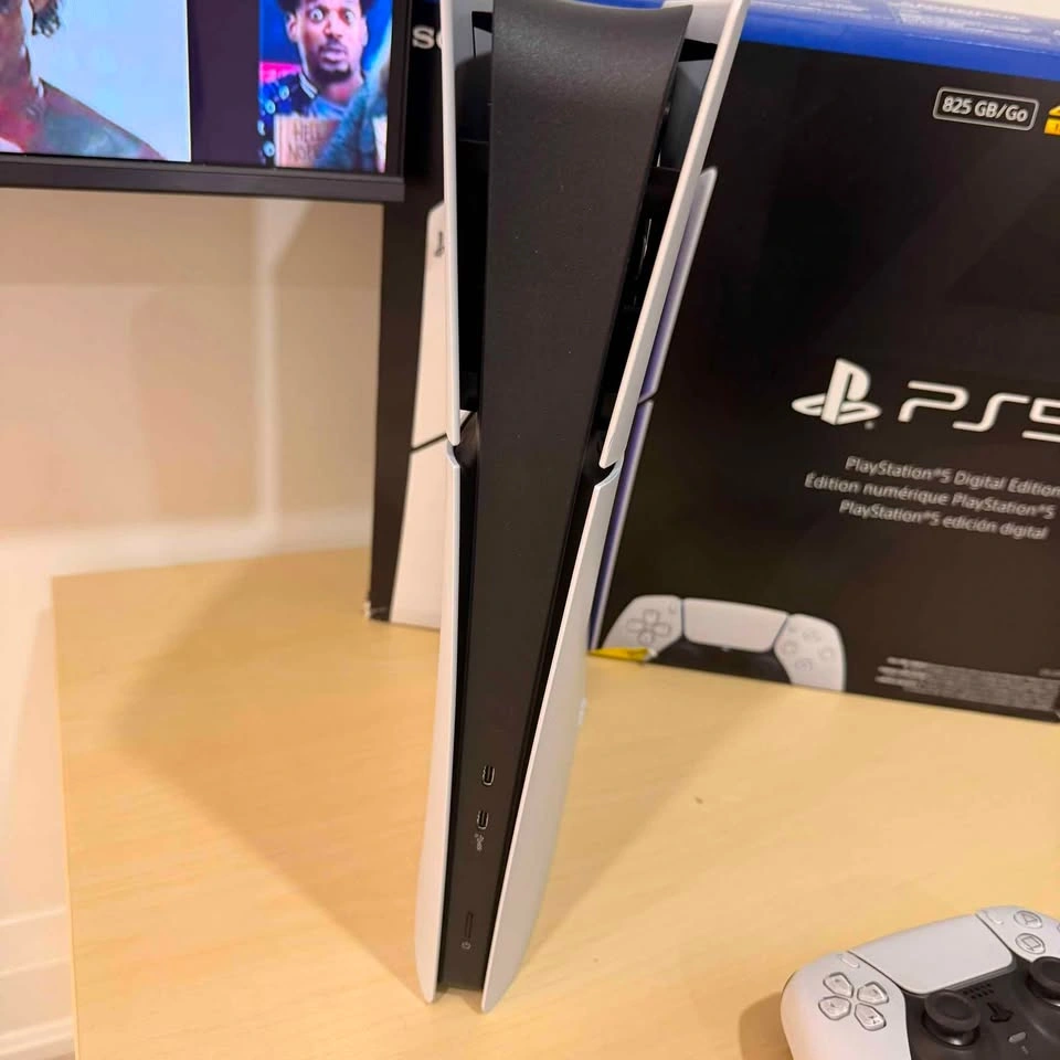 Play Station 5 Slim Digital 2026 Edition- Almost New - photo 2