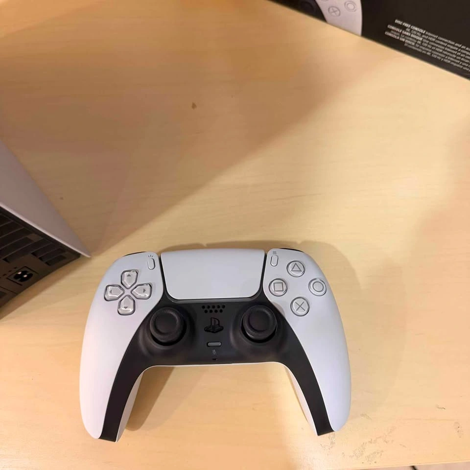 Play Station 5 Slim Digital 2026 Edition- Almost New - photo 4