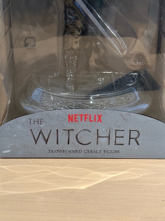 Dark Horse The Witcher Netflix Transformed Geralt Figure - photo 2