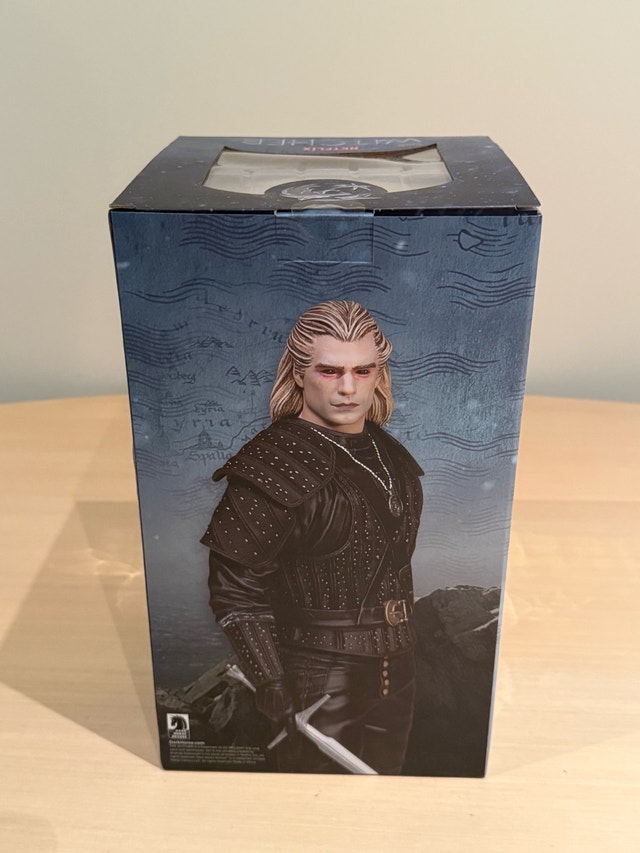 Dark Horse The Witcher Netflix Transformed Geralt Figure - photo 3