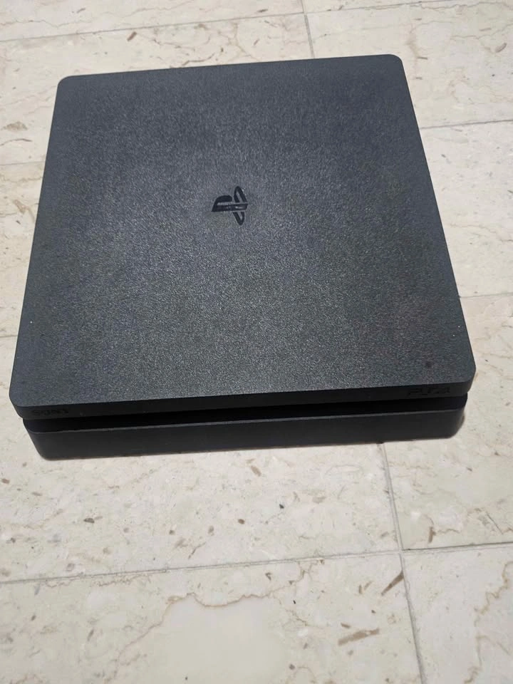PlayStation 4 PS4 Slim 1TB - Original Box Included - photo 2