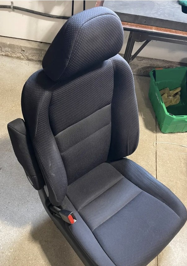 2007-2011 Honda CRV front driver-side seat - photo 2