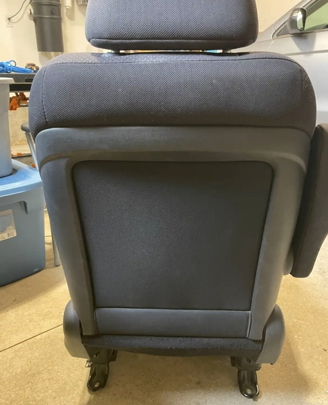 2007-2011 Honda CRV front driver-side seat - photo 4