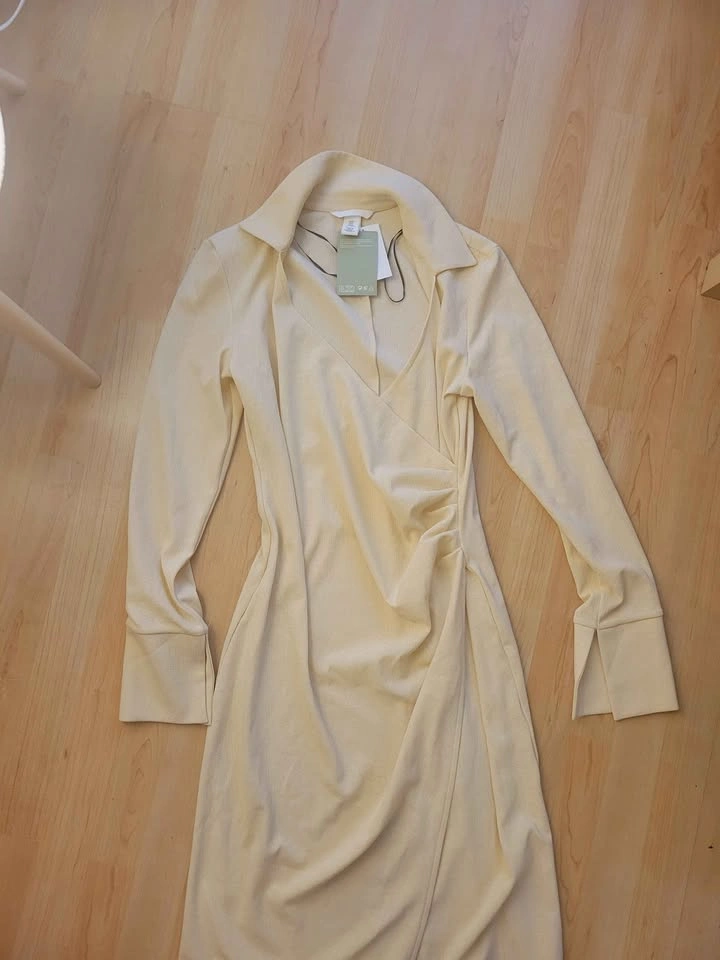 H&M Long-Sleeved Wrap Dress - photo 3