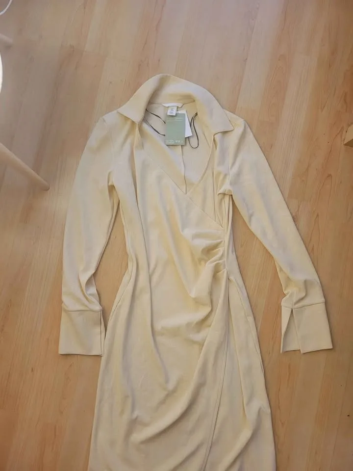 H&M Long-Sleeved Wrap Dress - photo 3