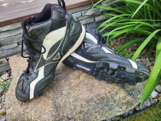 Mens Mizuno Baseball Cleats, Size 14