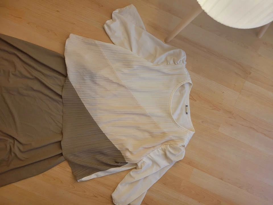 Two-Piece Pleated Top and Long Skirt Set - photo 3