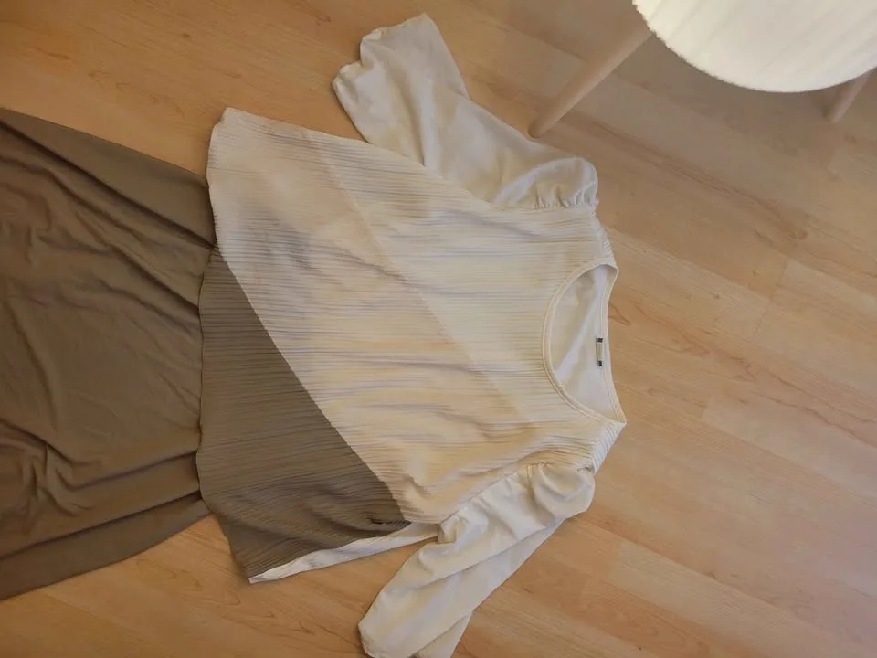 Two-Piece Pleated Top and Long Skirt Set - photo 3