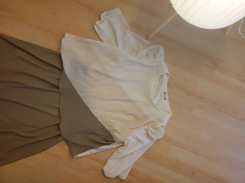 Two-Piece Pleated Top and Long Skirt Set - photo 4