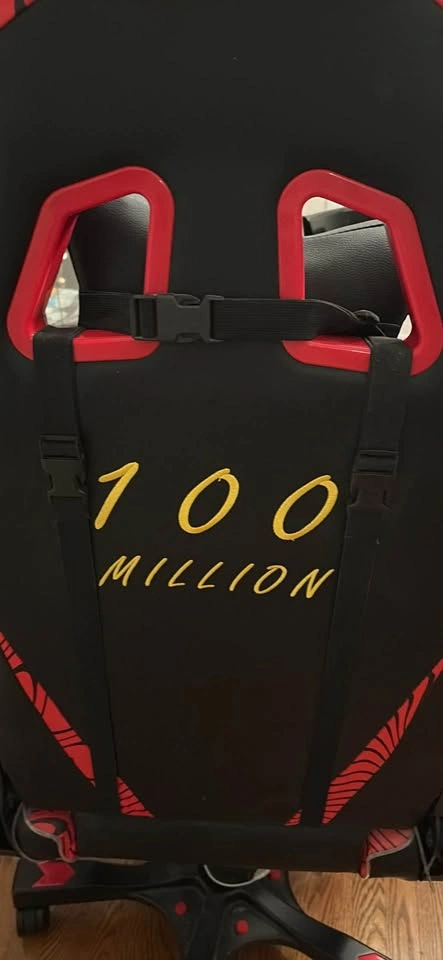 Pewdiepie 100m subscriber clutch chair - photo 3