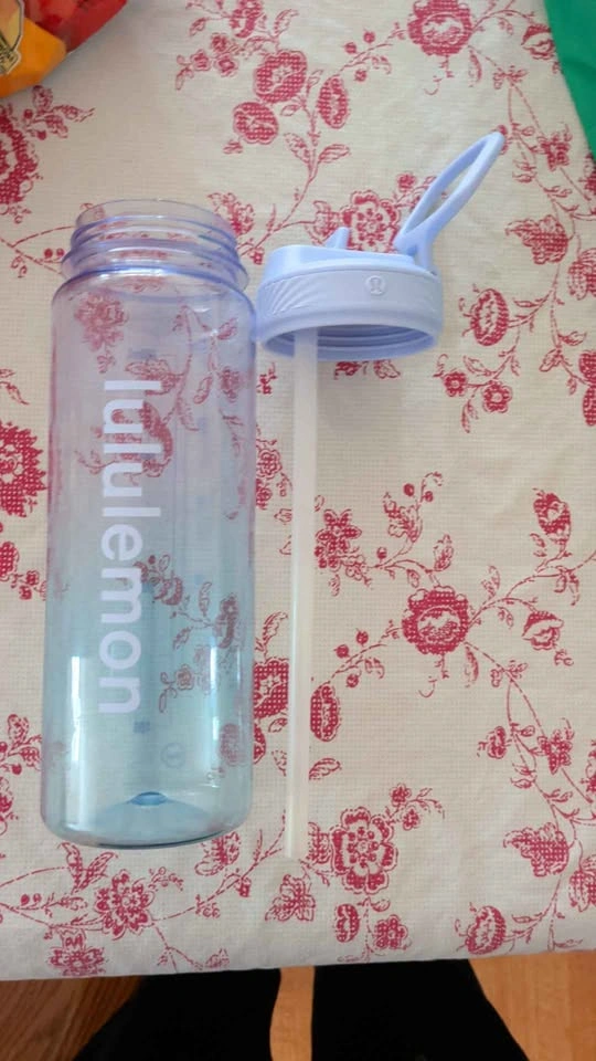 lululemon back to life clear sports bottle 24oz - photo 3