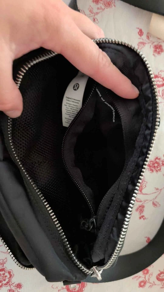 lululemon everywhere crossbody bag 2L - photo 5