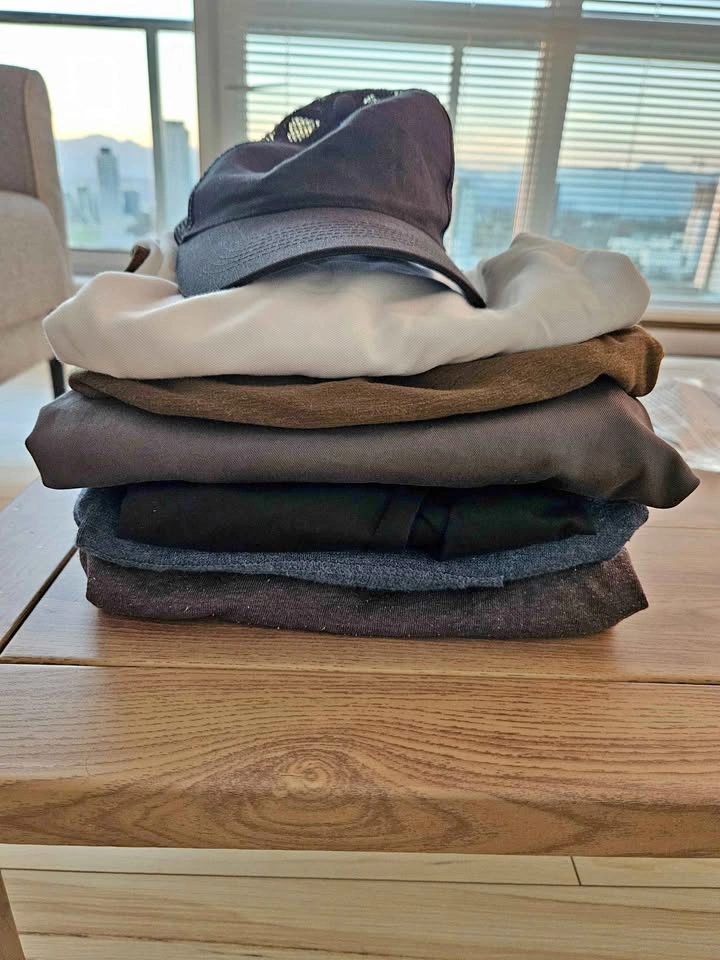 Mens Clothing Bundle with Vuori, Banana Republic, Uniqlo