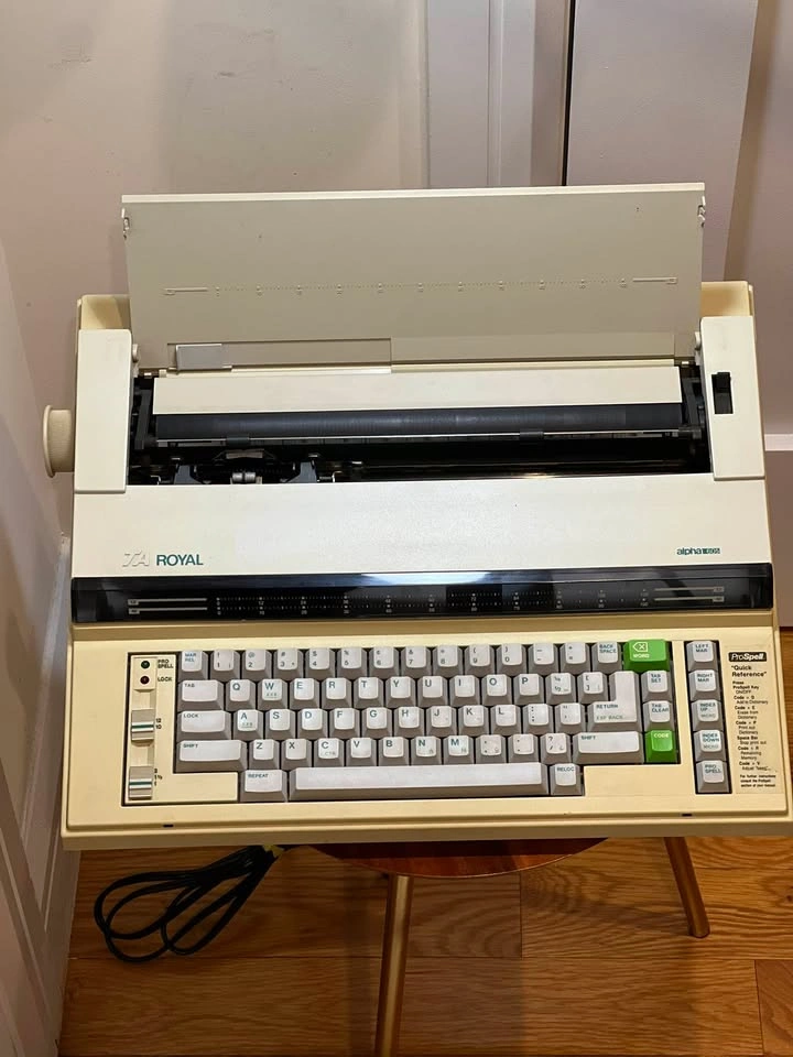 Royal Alpha 605 Electronic Typewriter (Needs Daisy Wheel) - photo 2