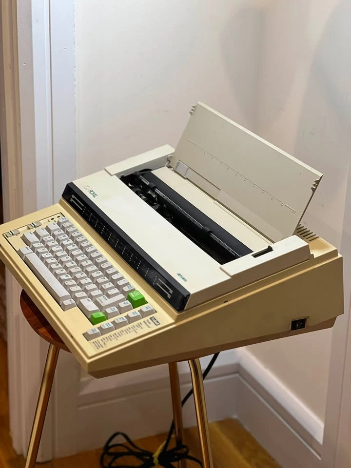 Royal Alpha 605 Electronic Typewriter (Needs Daisy Wheel) - photo 3