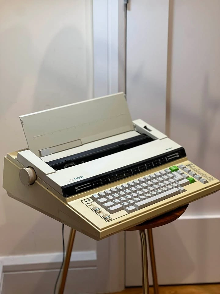 Royal Alpha 605 Electronic Typewriter (Needs Daisy Wheel) - photo 4