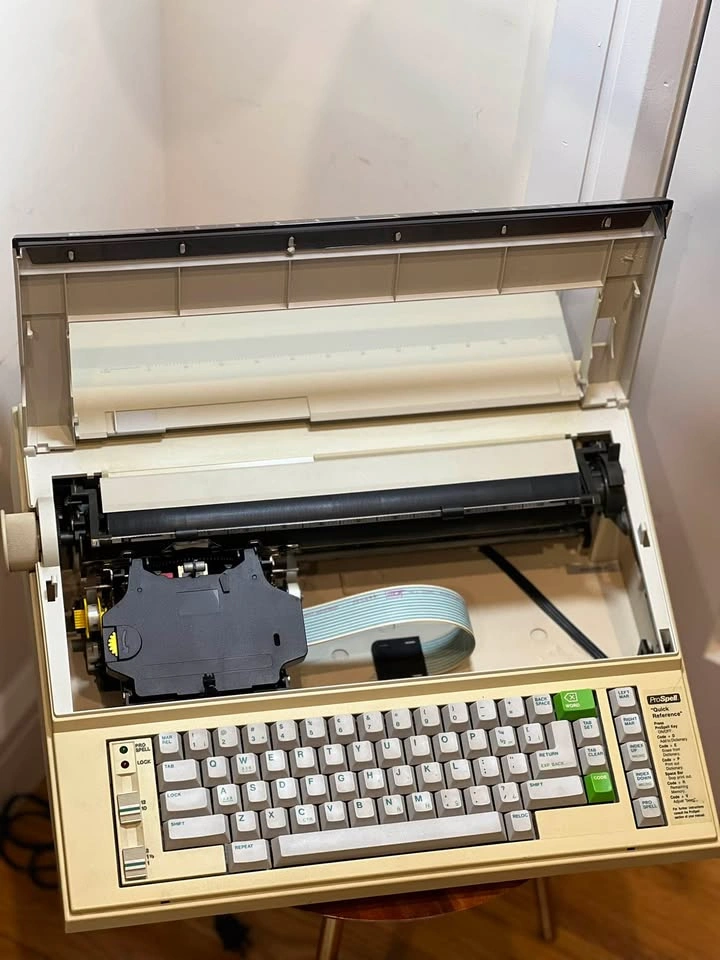 Royal Alpha 605 Electronic Typewriter (Needs Daisy Wheel) - photo 5