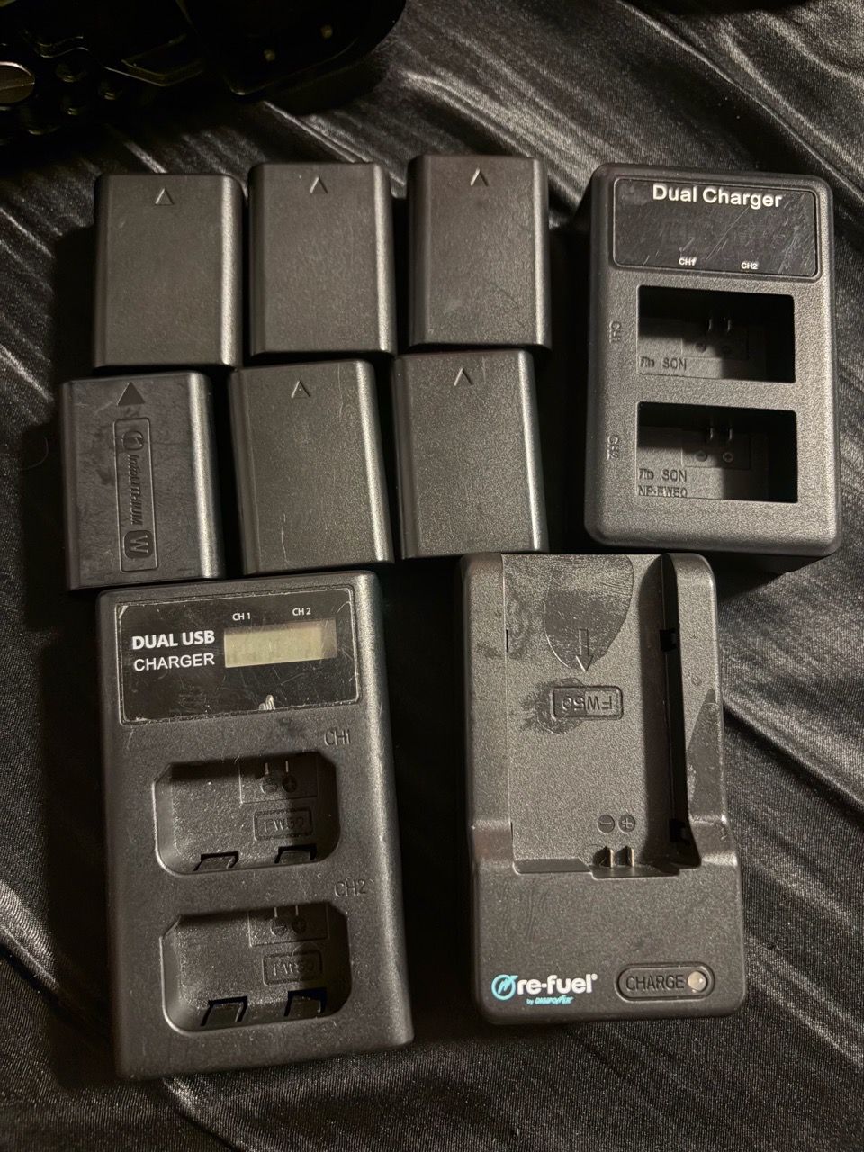 a6300 Sony camera with batteries and lenses - photo 5