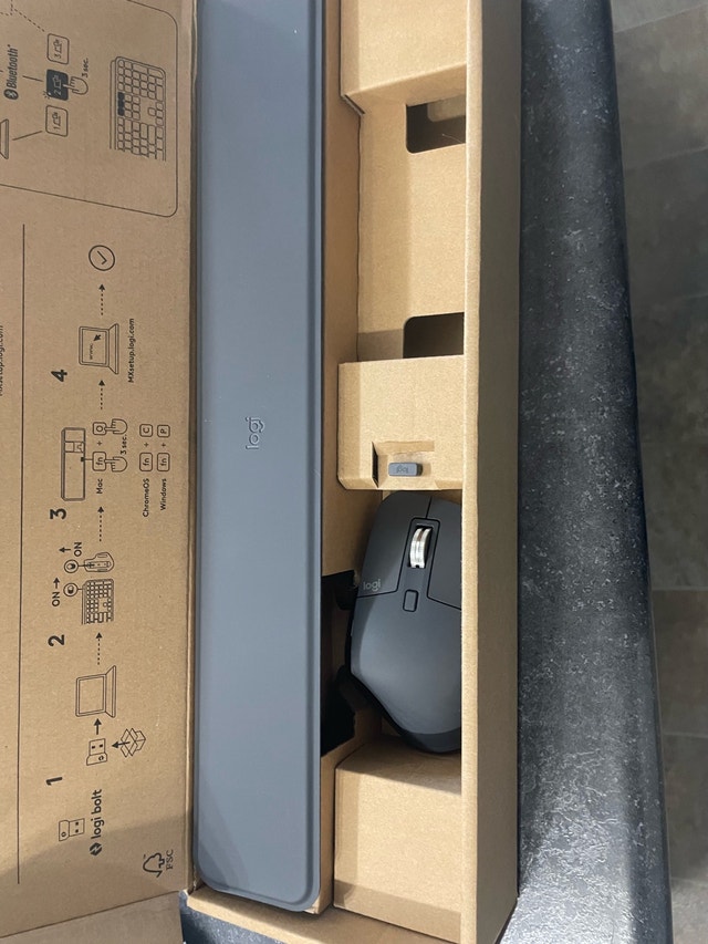 Logitech MX Keys Combo - photo 2