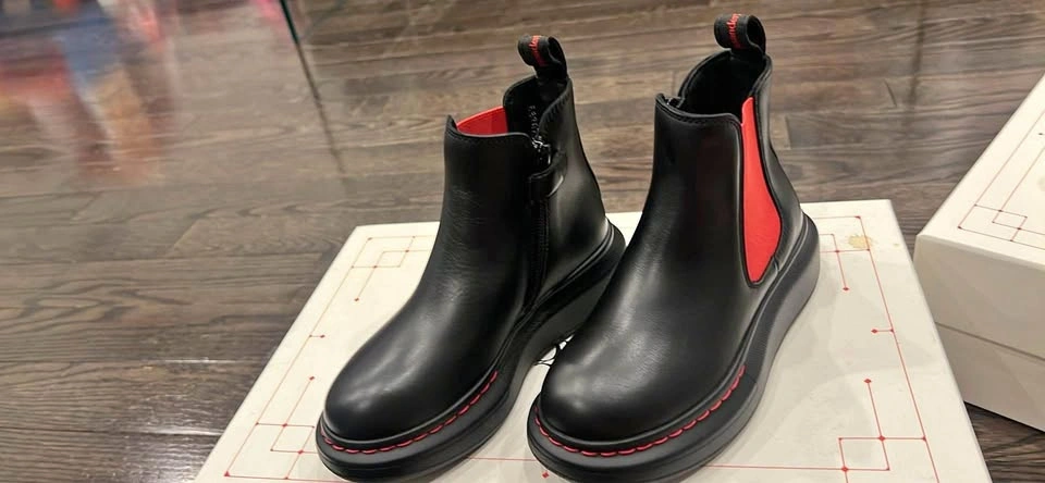 Alexander McQueen Chelsea Boots
