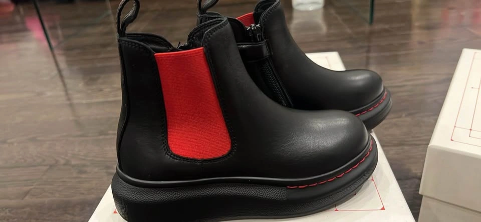 Alexander McQueen Chelsea Boots - photo 4