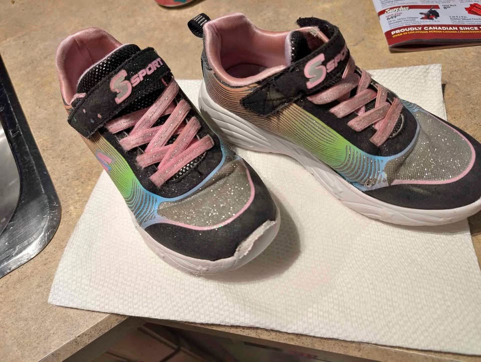 Girls size 1 shoes